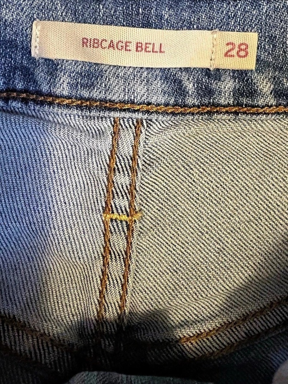 Levi’s Ribcage Bell Jeans Women’s Size 28 Light Wash Distressed Flare - Picture 2 of 9